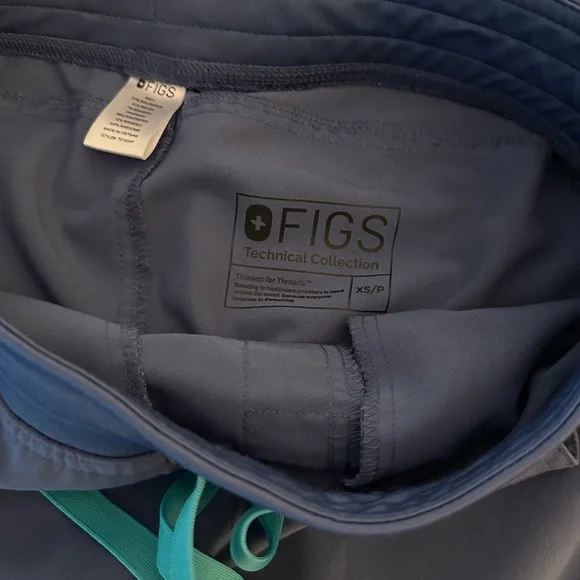 Figs XS petite Kade cargo scrub pants. - Picture 3 of 3